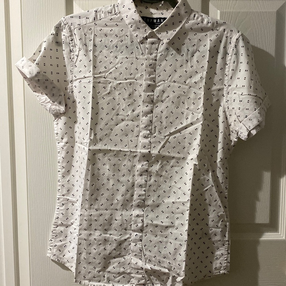 Top man. Short sleeve button down. Size: small